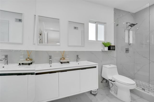 6404 Meade St, Hollywood, FL 33024