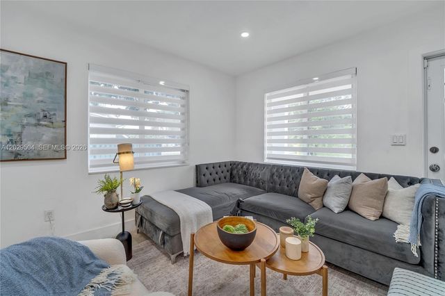 6404 Meade St, Hollywood, FL 33024
