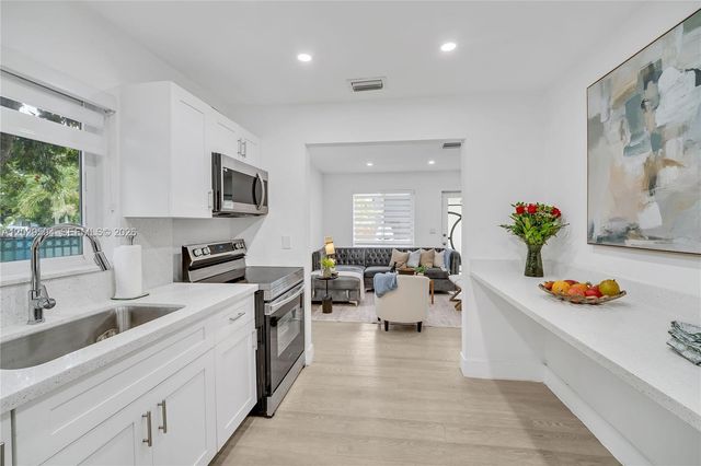 6404 Meade St, Hollywood, FL 33024