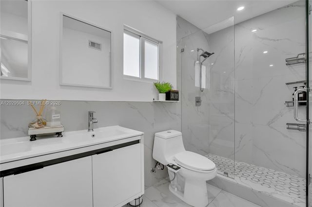6404 Meade St, Hollywood, FL 33024