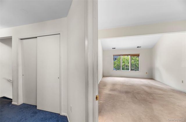 33 Village Gate Way 33, Nyack, NY 10960