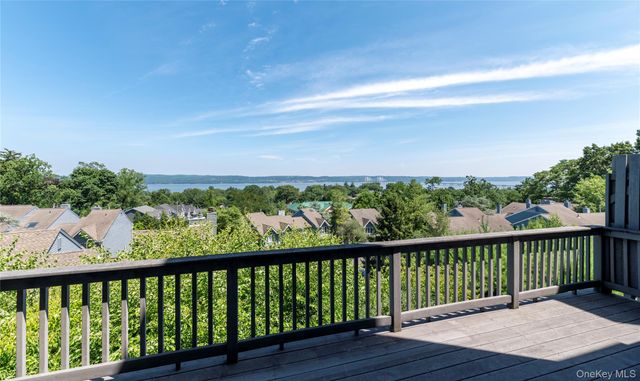 33 Village Gate Way 33, Nyack, NY 10960