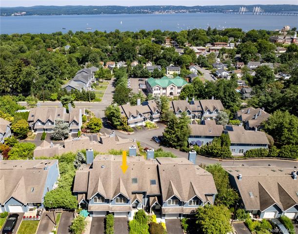 33 Village Gate Way 33, Nyack, NY 10960