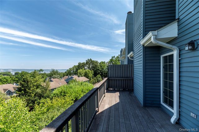 33 Village Gate Way 33, Nyack, NY 10960