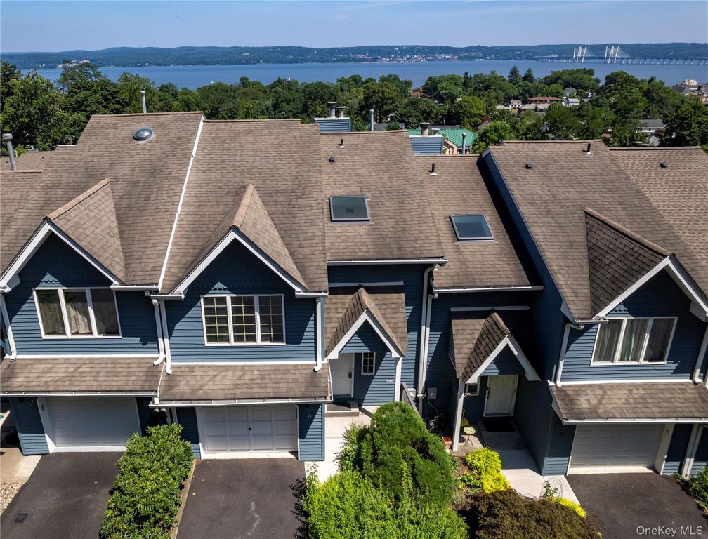 33 Village Gate Way 33, Nyack, NY 10960