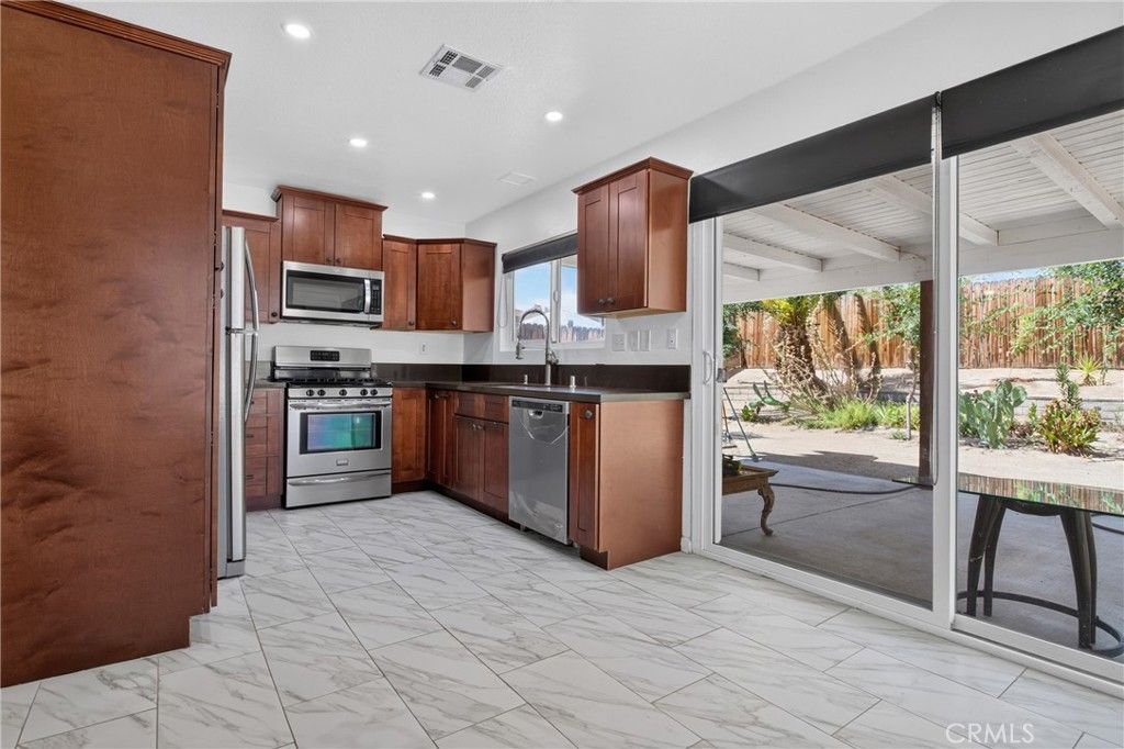 Image 10 of property listing at 37023 Turner Drive, Palmdale, CA 93550