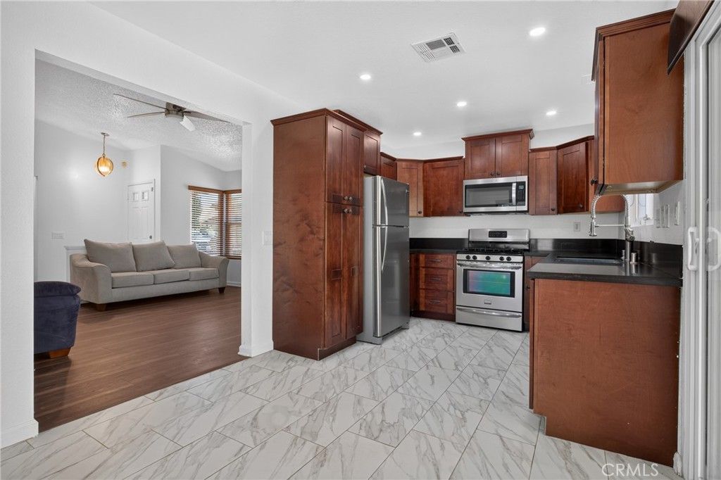Image 13 of property listing at 37023 Turner Drive, Palmdale, CA 93550