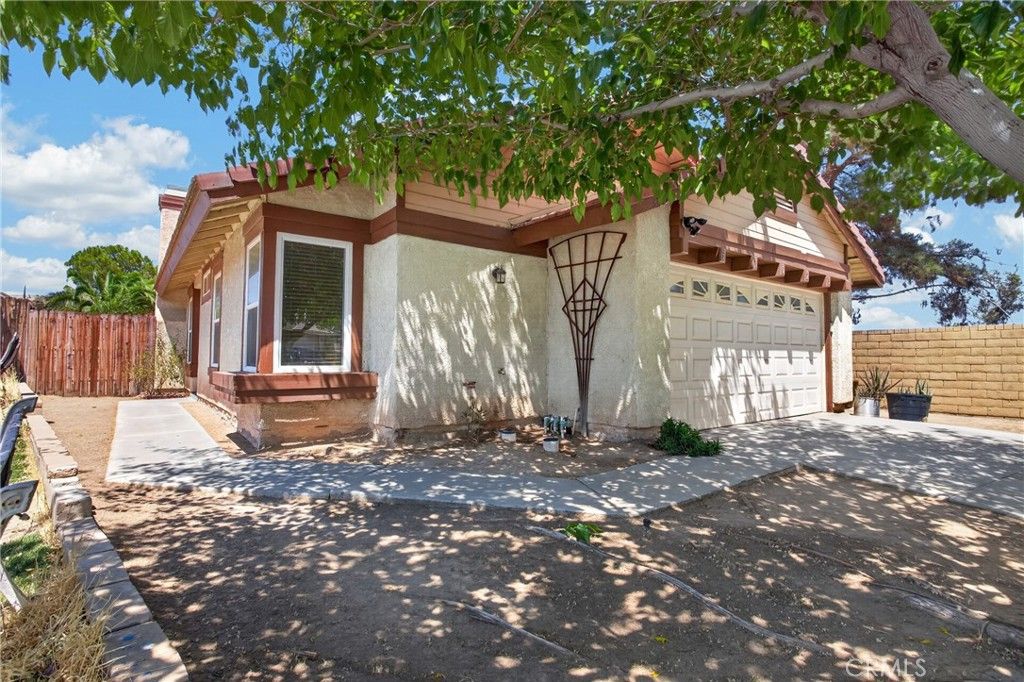 Image 2 of property listing at 37023 Turner Drive, Palmdale, CA 93550