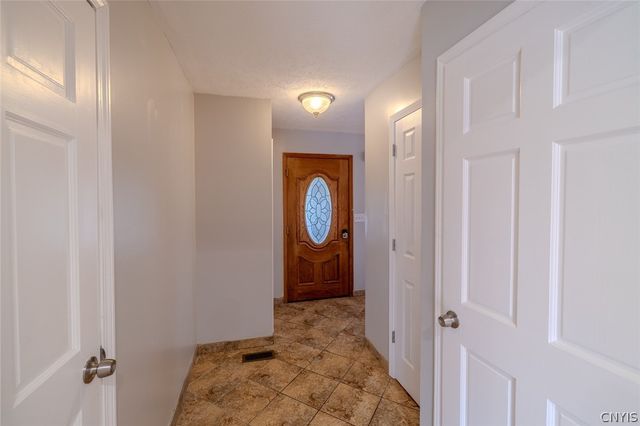4211 Inverrary Drive, Clay, NY 13090