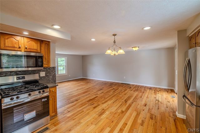 4211 Inverrary Drive, Clay, NY 13090