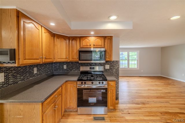 4211 Inverrary Drive, Clay, NY 13090