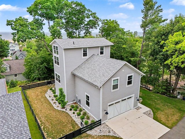 258 W Lowell Street, Pentwater, MI 49449
