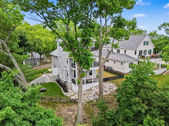 258 W Lowell Street, Pentwater, MI 49449