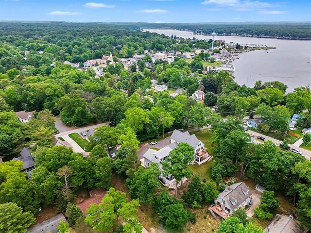 258 W Lowell Street, Pentwater, MI 49449