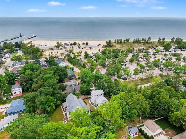 258 W Lowell Street, Pentwater, MI 49449