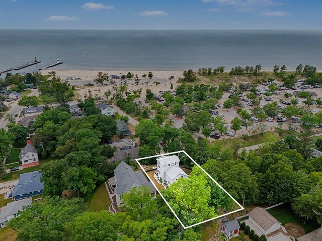 258 W Lowell Street, Pentwater, MI 49449