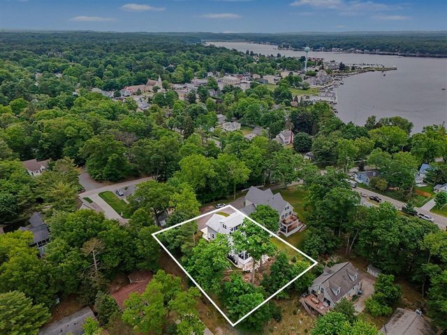 258 W Lowell Street, Pentwater, MI 49449
