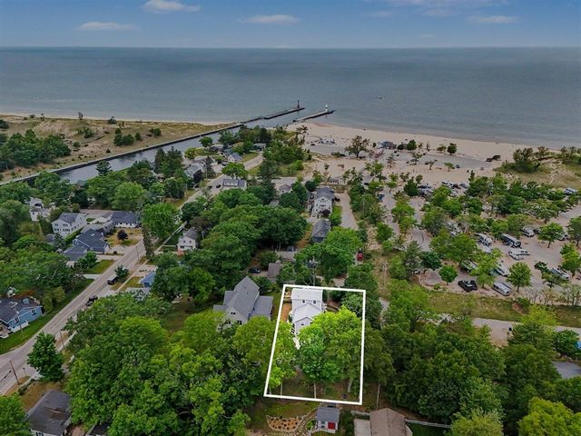 258 W Lowell Street, Pentwater, MI 49449