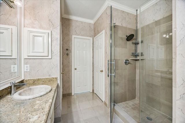 4443 Castle Court Place, Houston, TX 77006