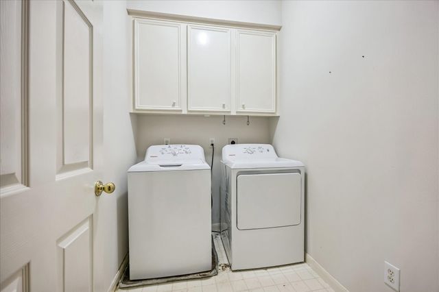 4443 Castle Court Place, Houston, TX 77006