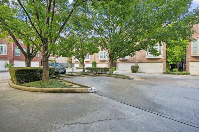 4443 Castle Court Place, Houston, TX 77006