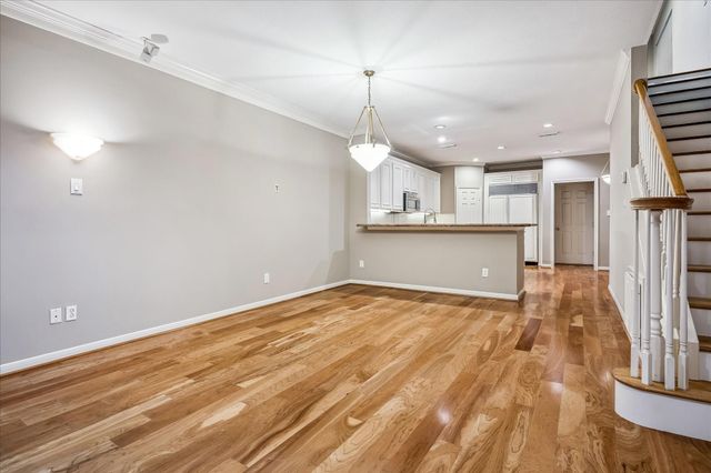 4443 Castle Court Place, Houston, TX 77006