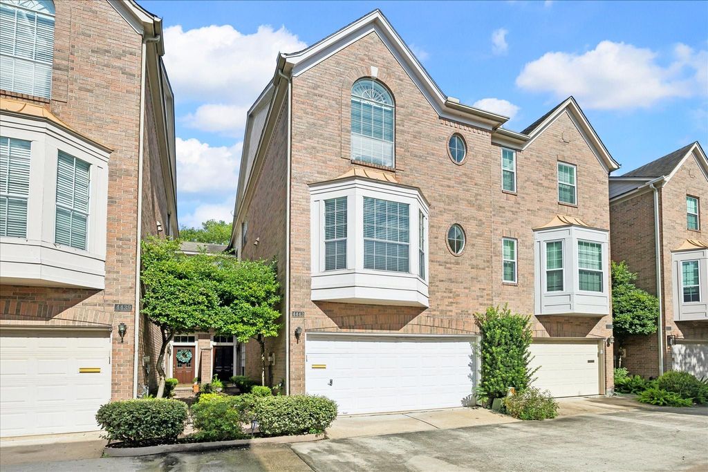 4443 Castle Court Place, Houston, TX 77006