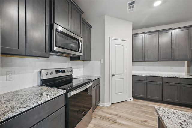 202 Lake Ridge, Princeton, TX 75407