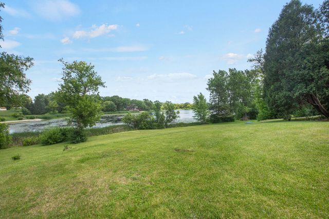 26456 W Laurel Avenue, Wauconda, IL 60084