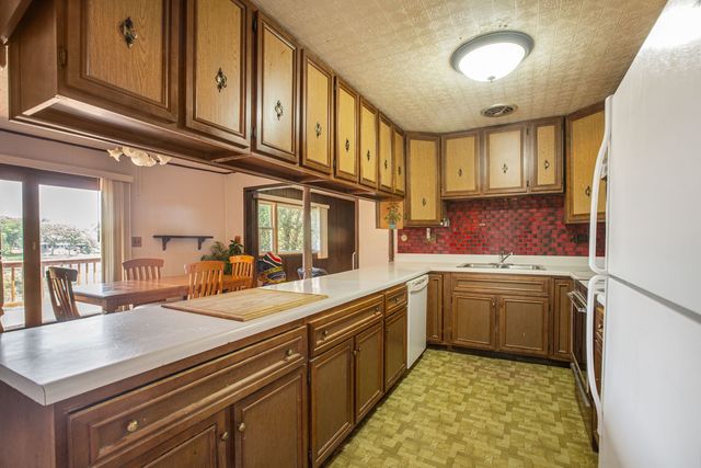 26456 W Laurel Avenue, Wauconda, IL 60084