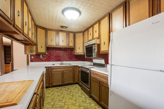 26456 W Laurel Avenue, Wauconda, IL 60084