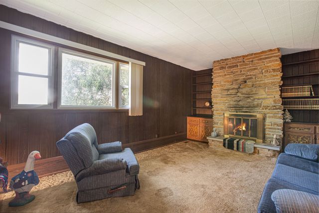 26456 W Laurel Avenue, Wauconda, IL 60084