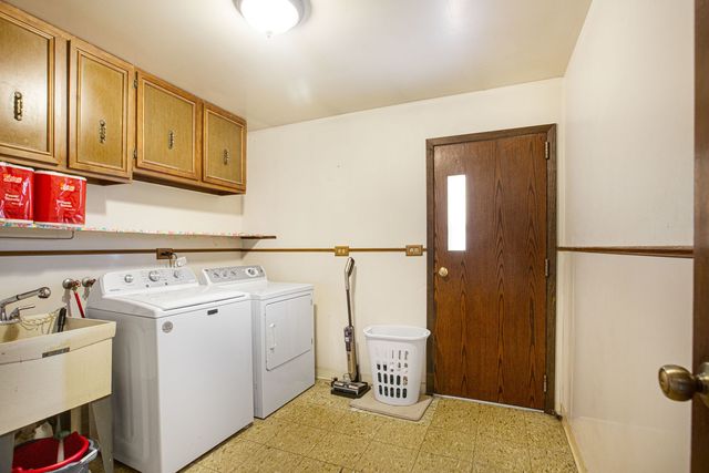 26456 W Laurel Avenue, Wauconda, IL 60084