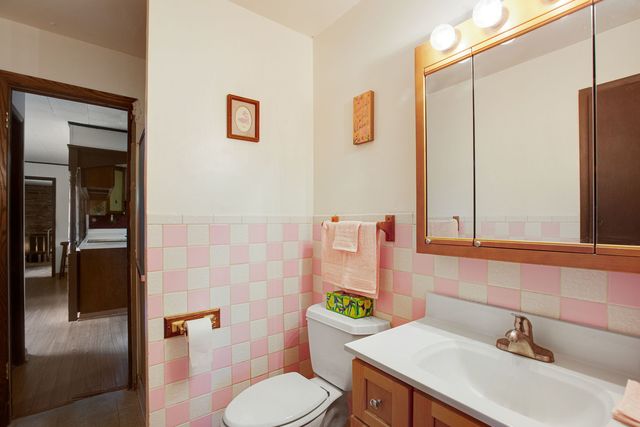 26456 W Laurel Avenue, Wauconda, IL 60084