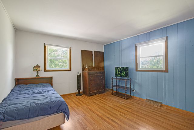 26456 W Laurel Avenue, Wauconda, IL 60084