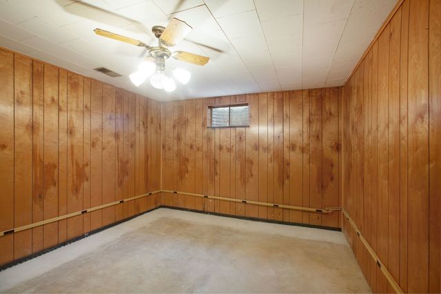 26456 W Laurel Avenue, Wauconda, IL 60084