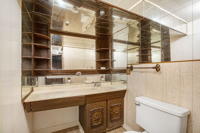26456 W Laurel Avenue, Wauconda, IL 60084