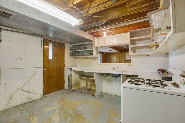 26456 W Laurel Avenue, Wauconda, IL 60084
