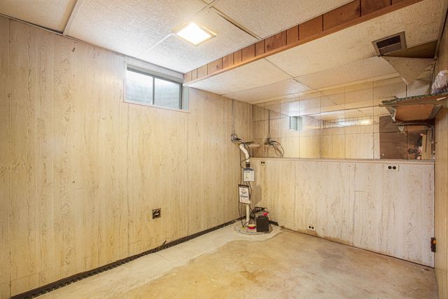 26456 W Laurel Avenue, Wauconda, IL 60084