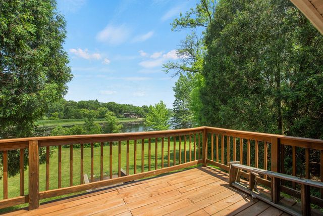 26456 W Laurel Avenue, Wauconda, IL 60084