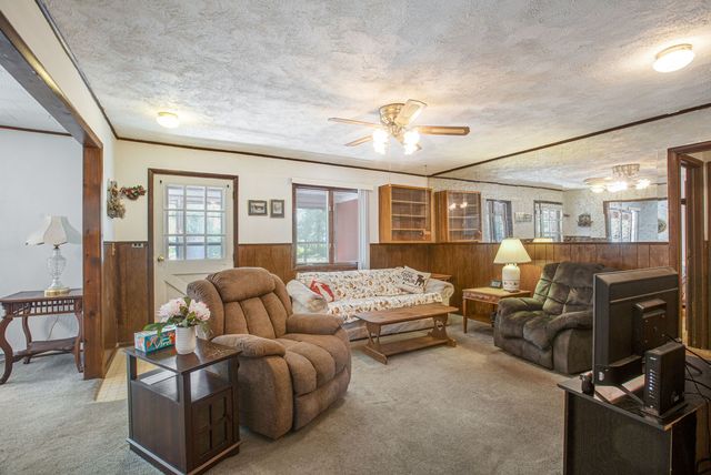 26456 W Laurel Avenue, Wauconda, IL 60084