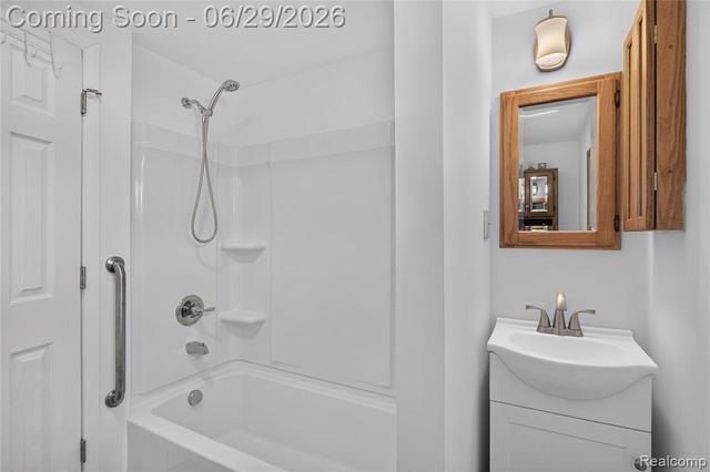 91 Crescent Avenue, Lake Orion, MI 48362