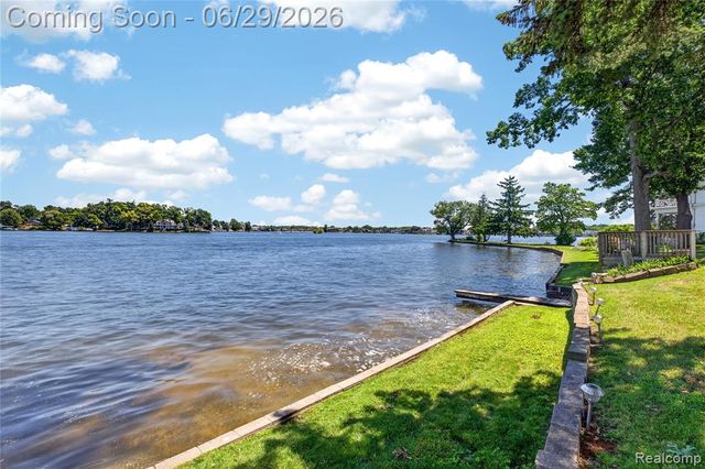 91 Crescent Avenue, Lake Orion, MI 48362