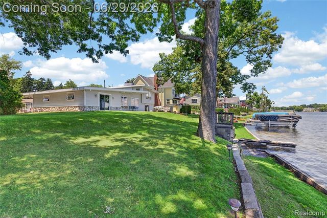 91 Crescent Avenue, Lake Orion, MI 48362