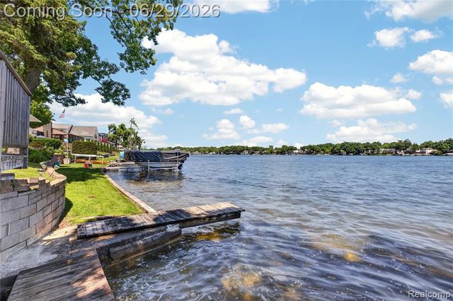 91 Crescent Avenue, Lake Orion, MI 48362