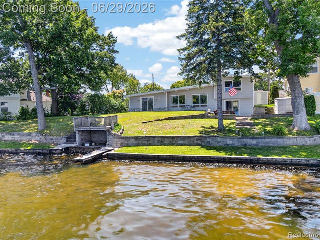 91 Crescent Avenue, Lake Orion, MI 48362