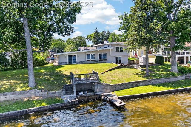 91 Crescent Avenue, Lake Orion, MI 48362