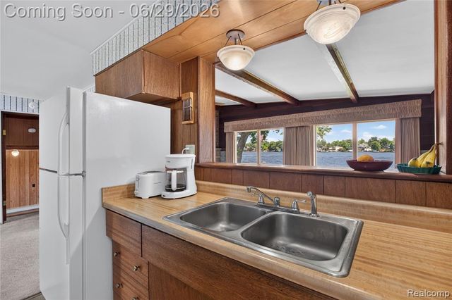 91 Crescent Avenue, Lake Orion, MI 48362
