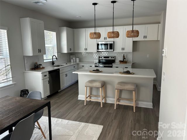 7813 Benning Street, Charlotte, NC 28216