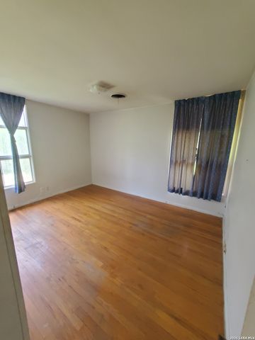 171 MELLIFF DR, San Antonio, TX 78216